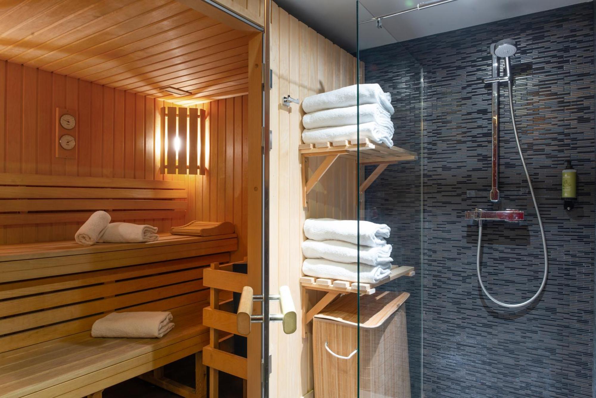 Helussi Hotel Париж Екстериор снимка