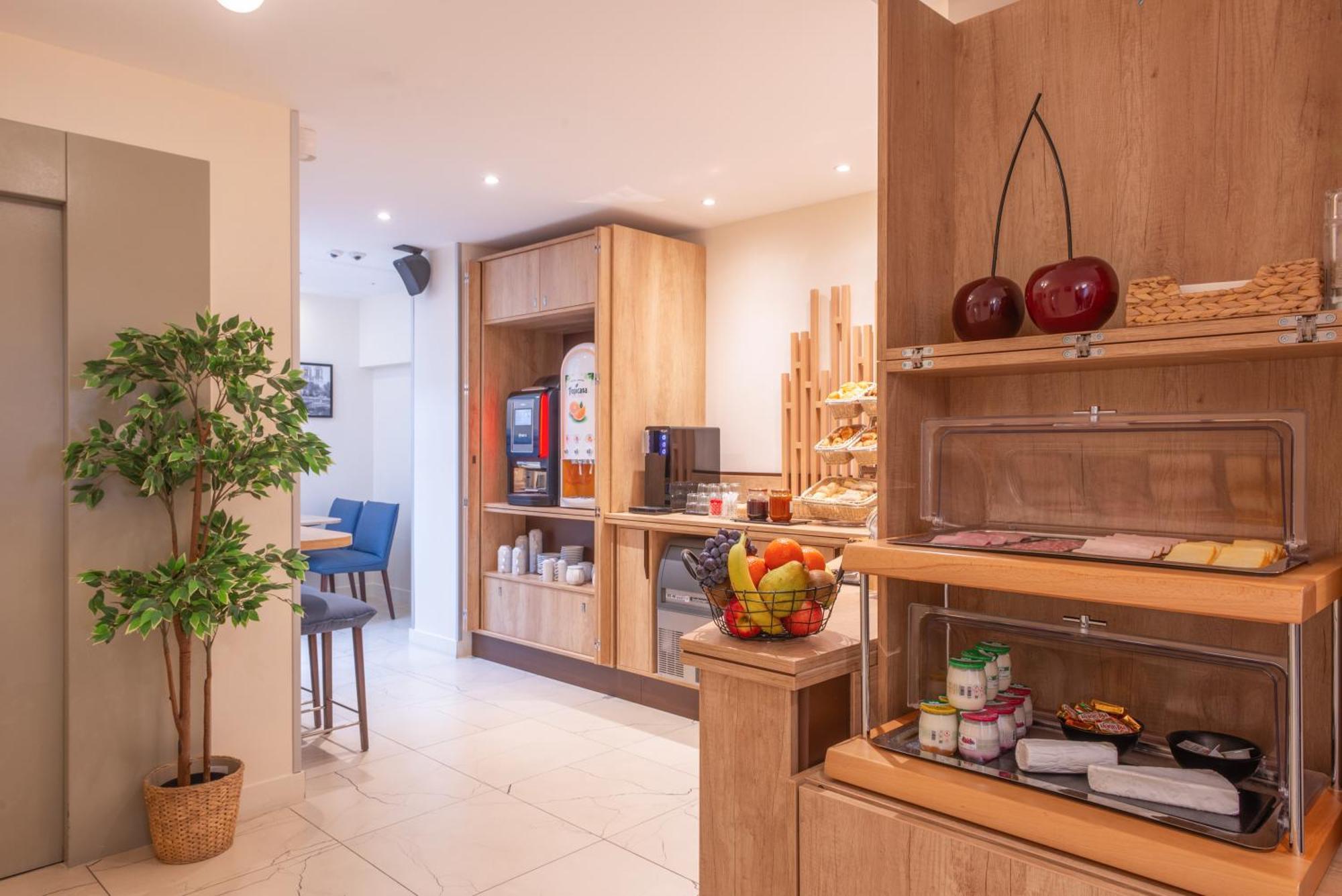Helussi Hotel Париж Екстериор снимка